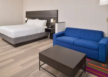 Holiday Inn Express & Suites Kansas City - Lee's Summit by IHG hotel thumbnail 7