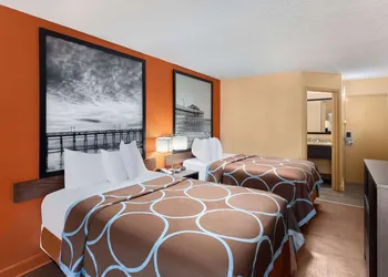 Super 8 by Wyndham Myrtle Beach/Market Common Area hotel thumbnail 8