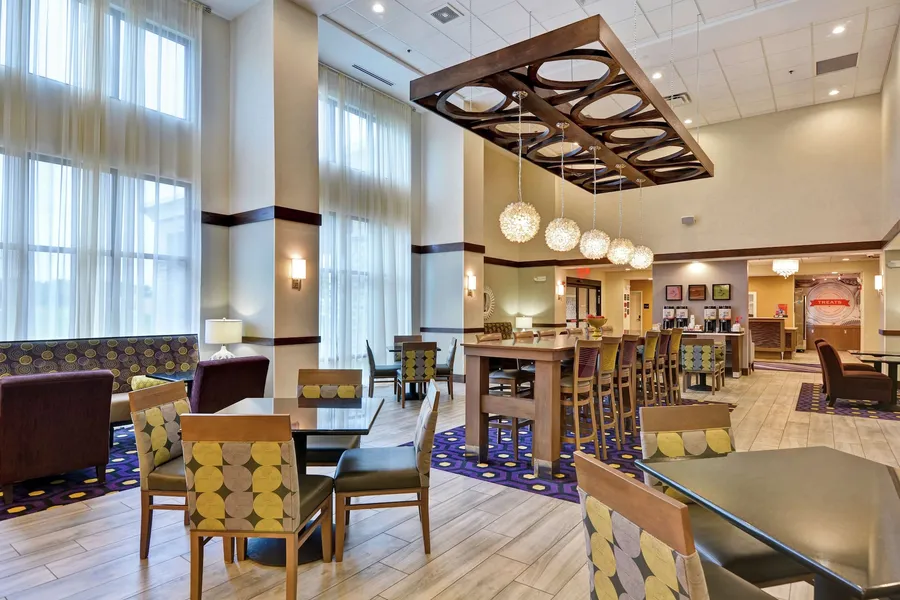 Hampton Inn & Suites Ashland hotel detail image 2
