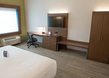 Holiday Inn Express & Suites Mishawaka - South Bend by IHG hotel thumbnail 3