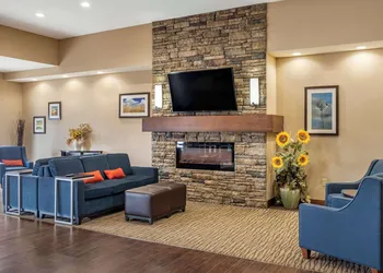 Comfort Inn & Suites Augusta hotel thumbnail 3