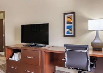 Comfort Inn & Suites Augusta hotel thumbnail 6