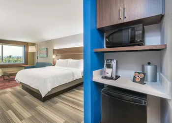 Holiday Inn Express & Suites Lake Havasu - London Bridge by IHG hotel thumbnail 4