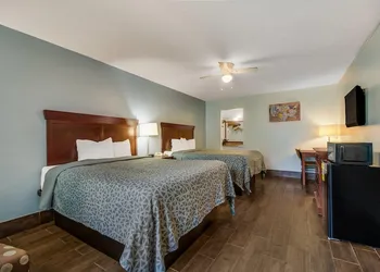 Econo Lodge Inn & Suites Fulton - Rockport hotel thumbnail 5
