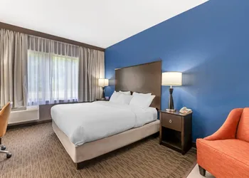 Comfort Inn & Suites New Lisbon hotel thumbnail 6
