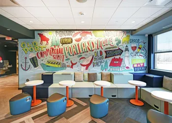 Tru by Hilton Portland Airport Area hotel thumbnail 3