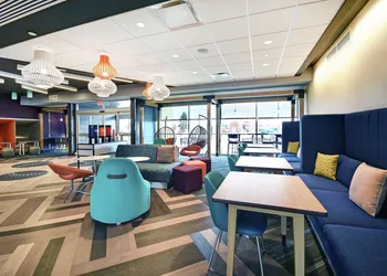 Tru by Hilton Portland Airport Area hotel thumbnail 4