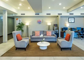 Comfort Inn & Suites hotel thumbnail 3