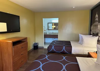 Super 8 by Wyndham Alexandria/Washington D.C. Area hotel thumbnail 7