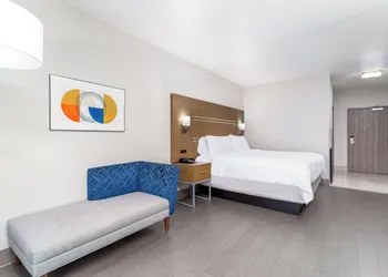 Holiday Inn Express & Suites Memphis Arpt Elvis Presley Blv by IHG hotel thumbnail 4