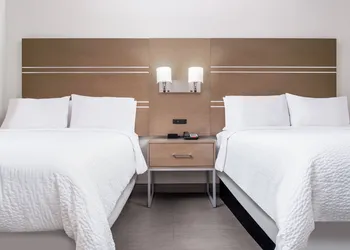 Holiday Inn Express & Suites Memphis Arpt Elvis Presley Blv by IHG hotel thumbnail 8