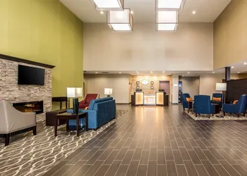 Comfort Suites Meridian and I-40 hotel thumbnail 2