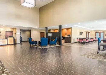 Comfort Suites Meridian and I-40 hotel thumbnail 4