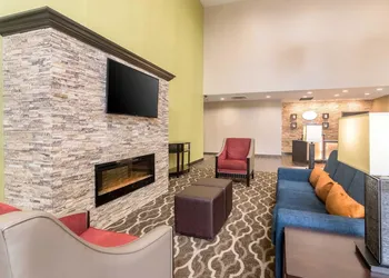 Comfort Suites Meridian and I-40 hotel thumbnail 5