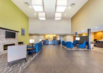 Comfort Suites Meridian and I-40 hotel thumbnail 6