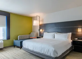 Holiday Inn Express & Suites Atchison by IHG hotel thumbnail 4