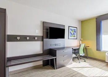 Holiday Inn Express & Suites Atchison by IHG hotel thumbnail 5
