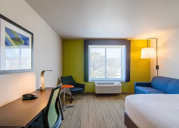 Holiday Inn Express & Suites Atchison by IHG hotel thumbnail 7