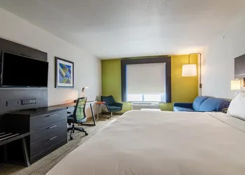 Holiday Inn Express & Suites Atchison by IHG hotel thumbnail 8