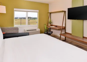 Holiday Inn Express & Suites St. Petersburg - Madeira Beach by IHG hotel thumbnail 3