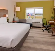 Holiday Inn Express & Suites St. Petersburg - Madeira Beach by IHG hotel detail image 4