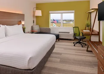 Holiday Inn Express & Suites St. Petersburg - Madeira Beach by IHG hotel thumbnail 4