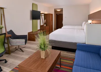 Holiday Inn Express & Suites St. Petersburg - Madeira Beach by IHG hotel thumbnail 5