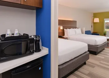 Holiday Inn Express & Suites St. Petersburg - Madeira Beach by IHG hotel thumbnail 8