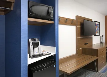 Holiday Inn Express & Suites San Antonio North - Windcrest by IHG hotel thumbnail 6