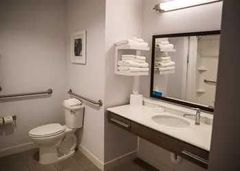 Hampton Inn Pontiac hotel thumbnail 7