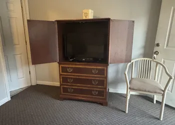 Economy Inn hotel thumbnail 5