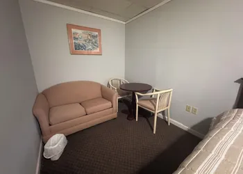 Economy Inn hotel thumbnail 6