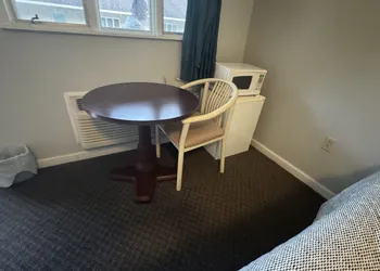 Economy Inn hotel thumbnail 7