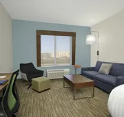 Holiday Inn Express & Suites Columbus North by IHG hotel detail image 5