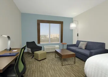 Holiday Inn Express & Suites Columbus North by IHG hotel thumbnail 5