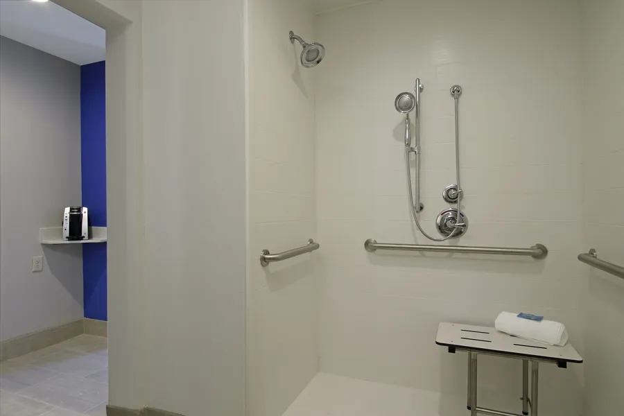 Holiday Inn Express & Suites Columbus North by IHG hotel detail image 6