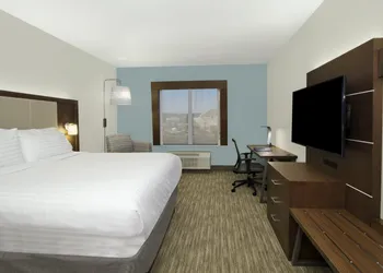 Holiday Inn Express & Suites Columbus North by IHG hotel thumbnail 8