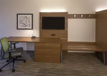 Holiday Inn Express & Suites Seattle South - Tukwila by IHG hotel thumbnail 5