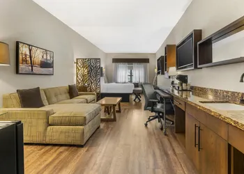 Best Western Plus Franciscan Square Inn and Suites hotel thumbnail 5