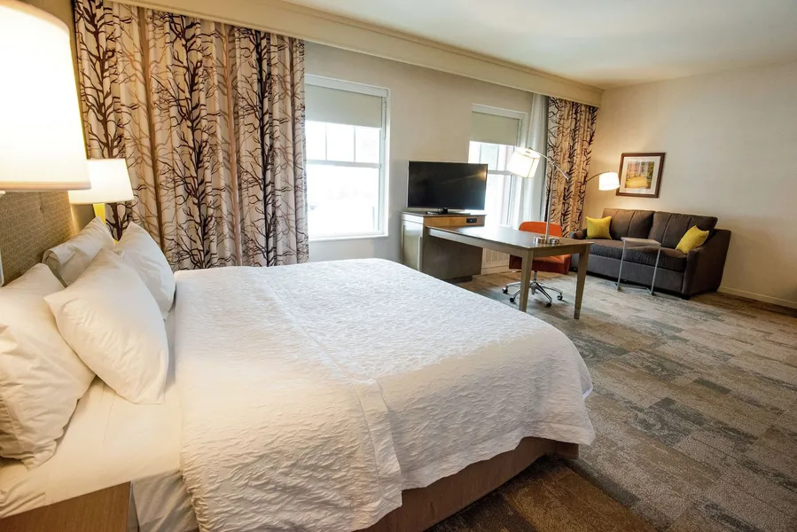 Hampton Inn and Suites Manchester hotel detail image 6