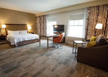 Hampton Inn and Suites Manchester hotel thumbnail 8