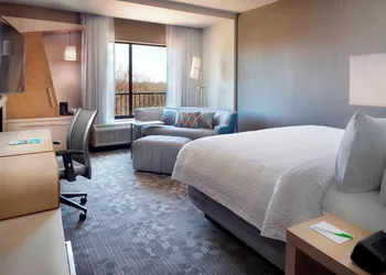 Courtyard by Marriott LaGrange hotel thumbnail 5
