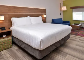 Holiday Inn Express & Suites West Melbourne by IHG hotel thumbnail 8