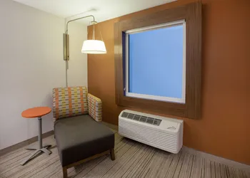 Holiday Inn Express & Suites Atlanta N - Woodstock by IHG hotel thumbnail 2