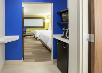 Holiday Inn Express & Suites Atlanta N - Woodstock by IHG hotel thumbnail 6