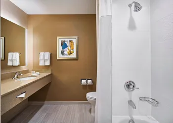 Fairfield Inn & Suites by Marriott Alexandria hotel thumbnail 8