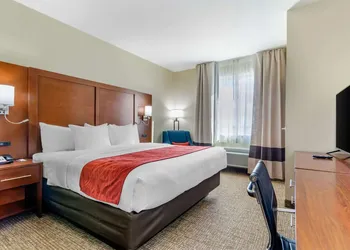 Comfort Inn & Suites Salina North hotel thumbnail 5