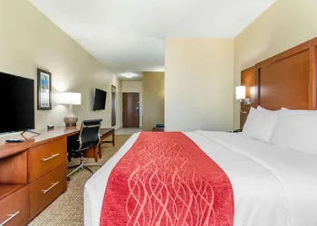 Comfort Inn & Suites Salina North hotel thumbnail 6