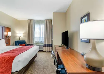 Comfort Inn & Suites Salina North hotel thumbnail 7