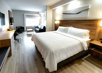 Holiday Inn Express & Suites Trois Rivieres Ouest by IHG hotel thumbnail 7